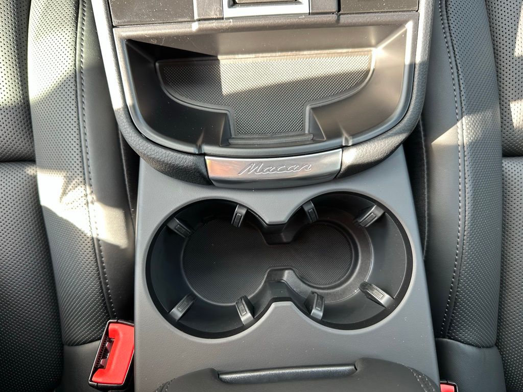 Thumbnail: 2026 Porsche Macan - 24