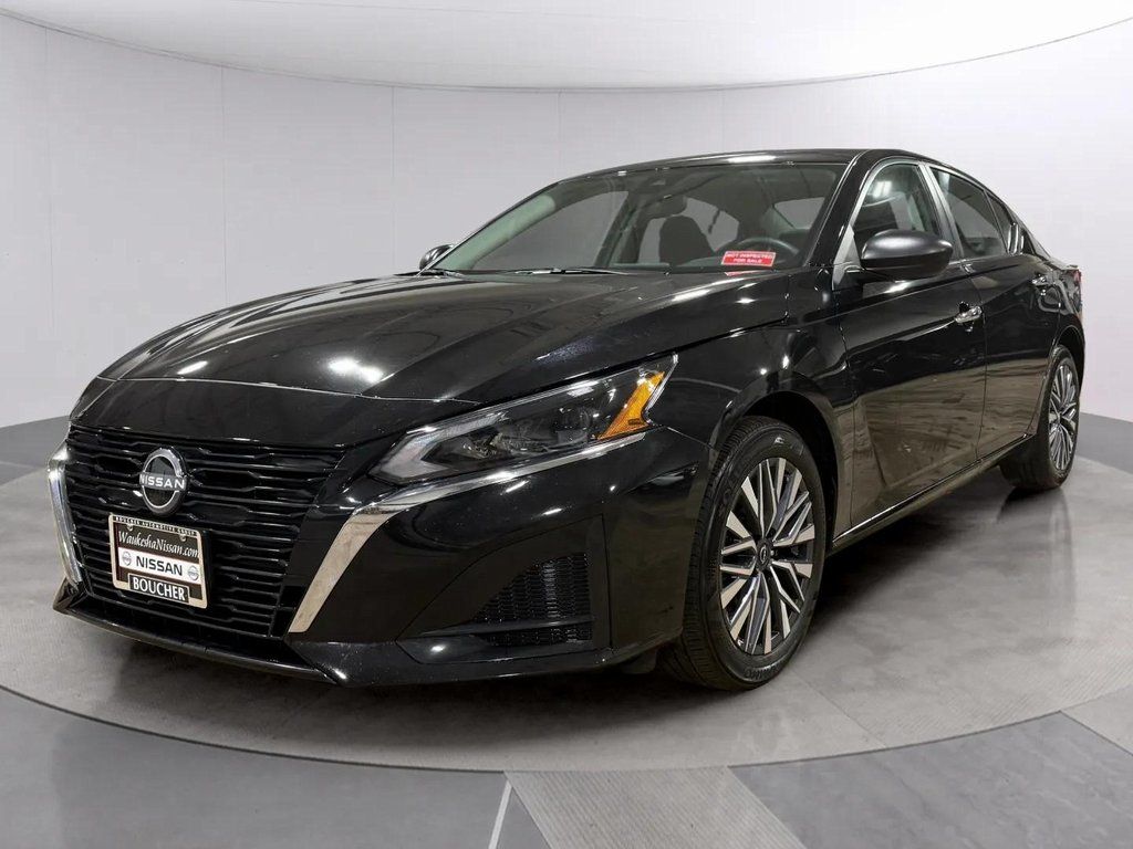 Certified Used 2025 Super Black Nissan 2.5 SV image 7