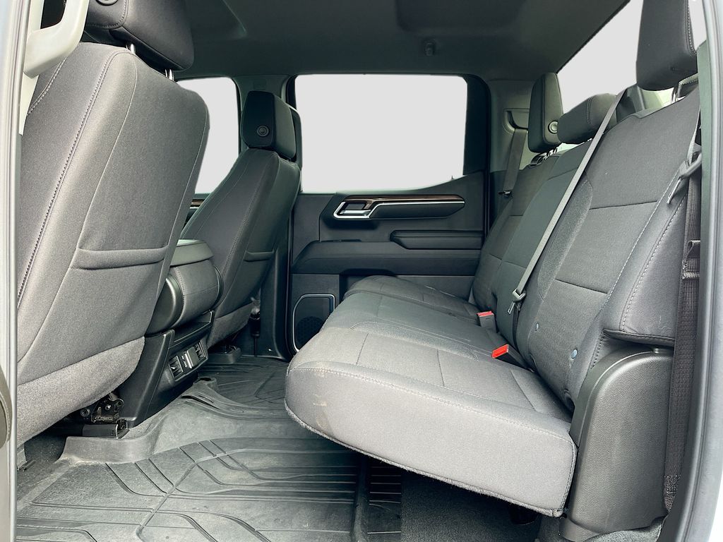 Used 2025 White Chevrolet LT image 22