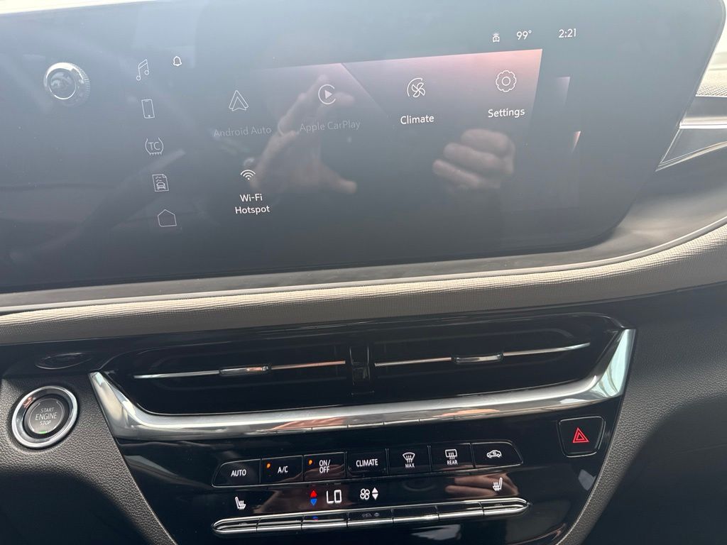 2025 White Frost Tricoat Buick Envista Avenir FWD SUV