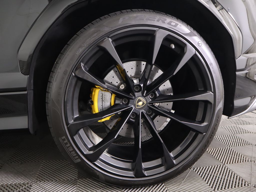 Thumbnail: 2020 Lamborghini Urus - 32