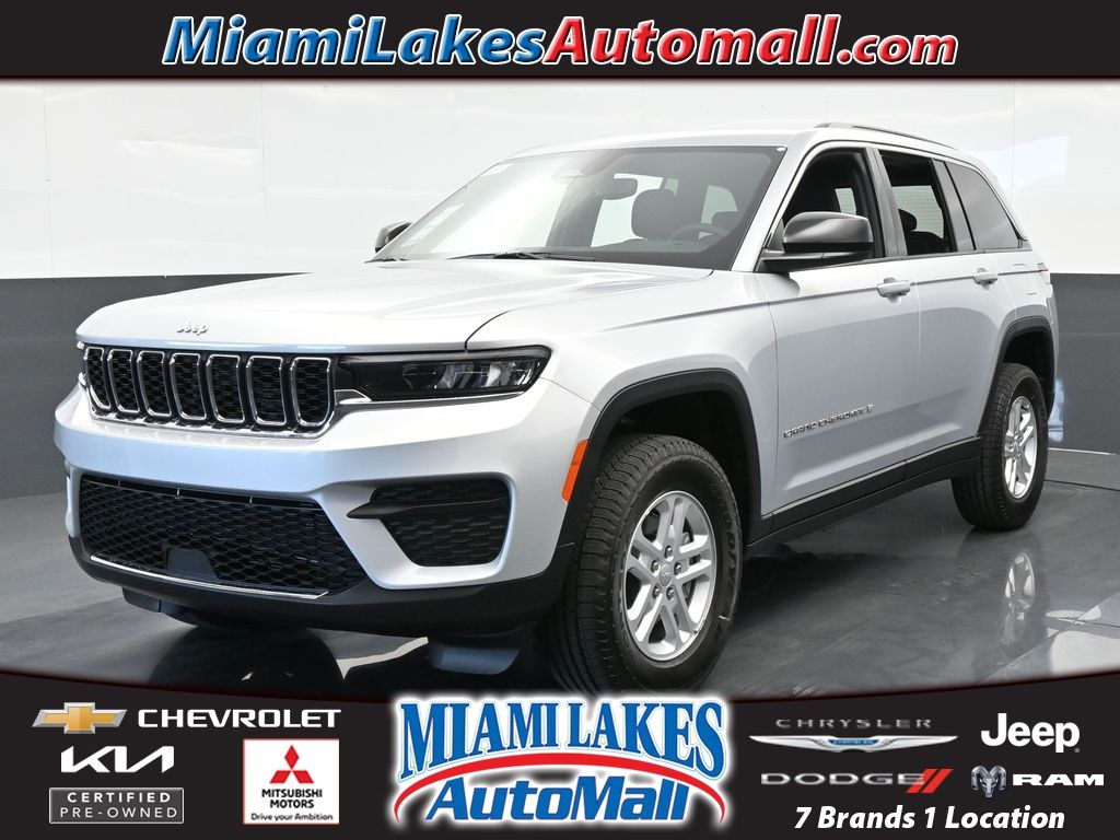2024 Jeep Grand Cherokee Laredo's photo