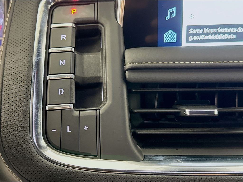 2024 Chevrolet Suburban Premier photo