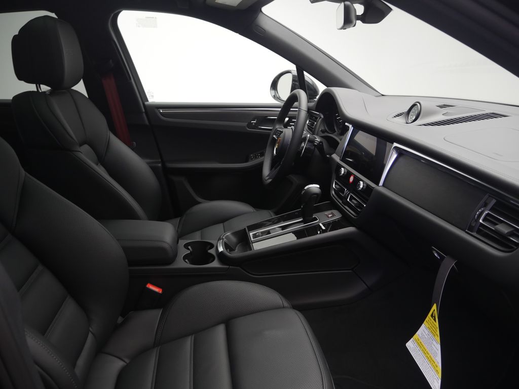 Thumbnail: 2026 Porsche Macan - 24