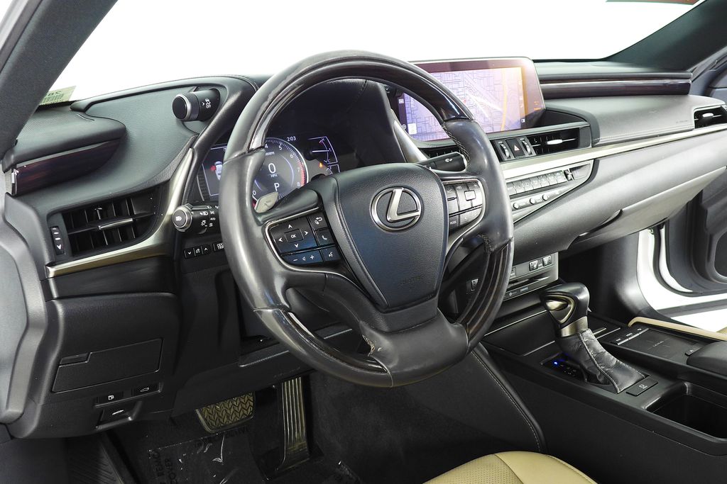 Thumbnail: 2020 Lexus ES - 31