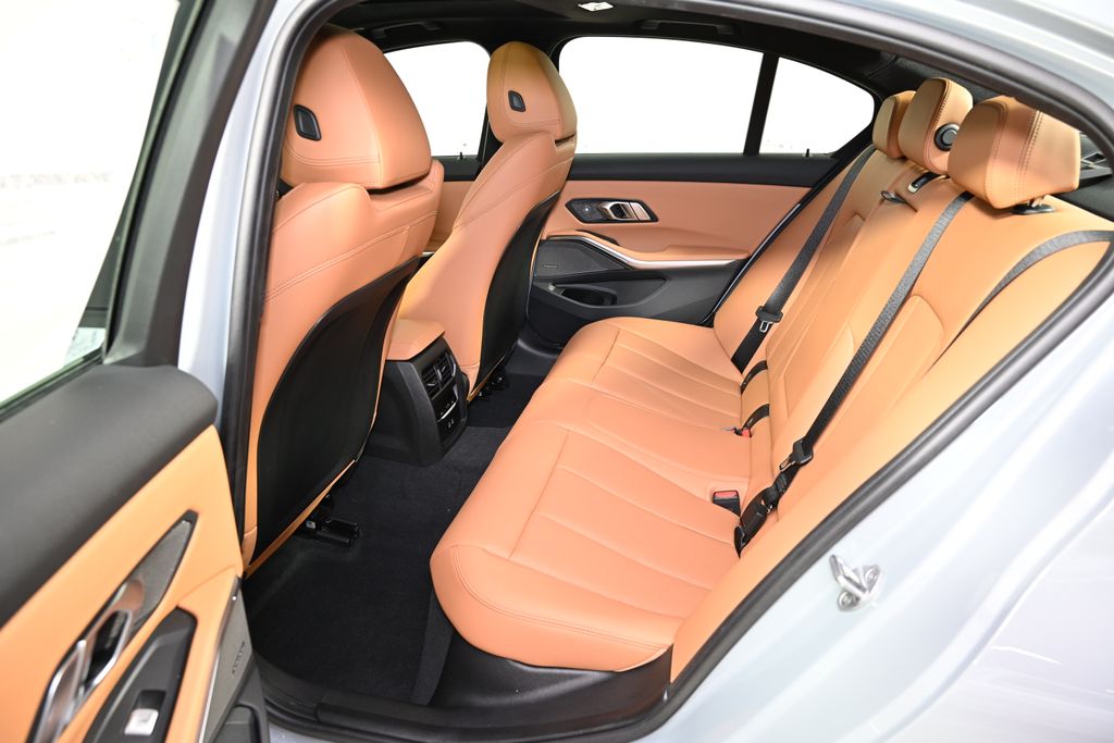 Thumbnail: 2025 BMW 3 Series - 24