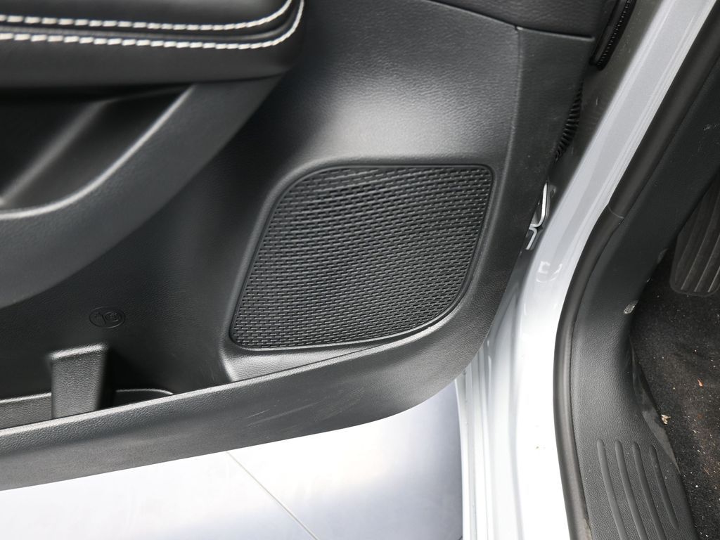 New 2026 Silver Mist Clearcoat Chrysler Limited image 16