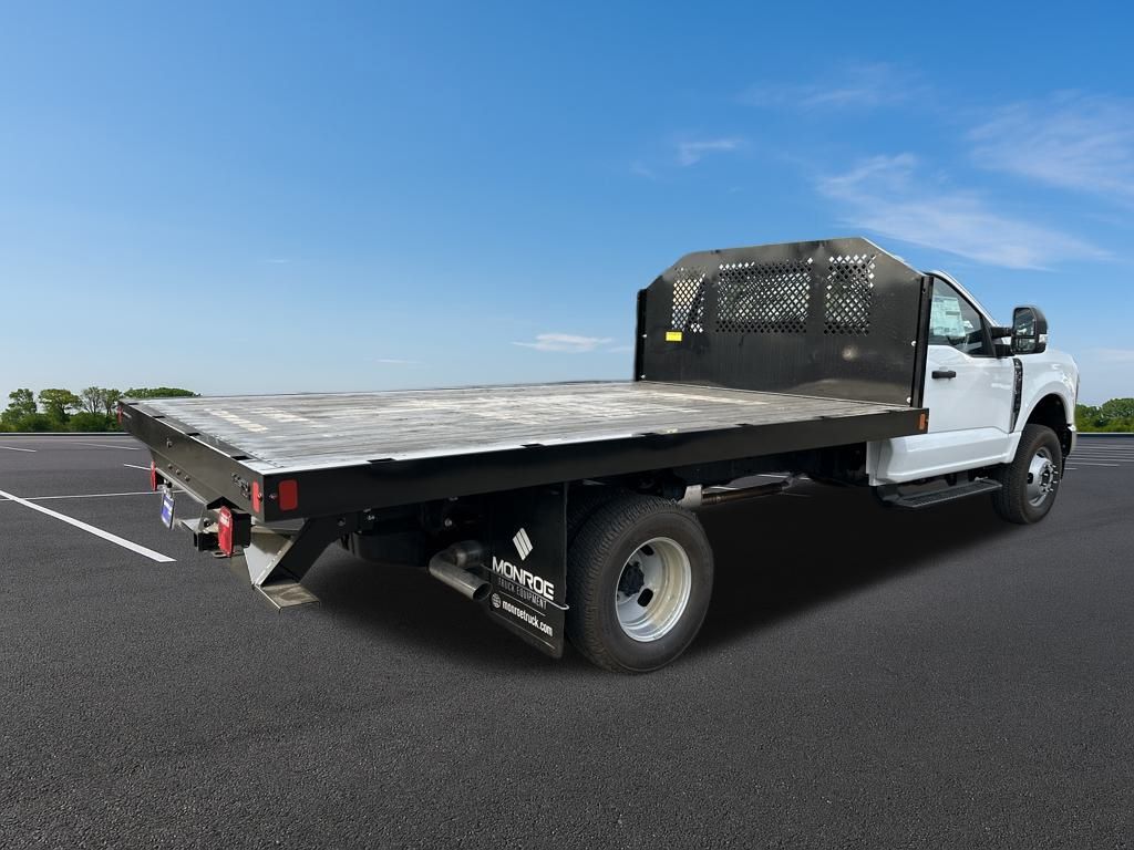 New 2025 Ford Super Duty F-350 Chassis Regular Cab (DRW) 169" Wheelbase XL
