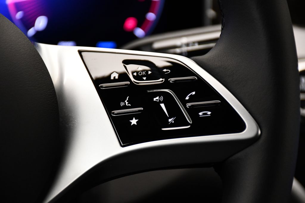 Thumbnail: 2025 Mercedes-Benz GLC - 23