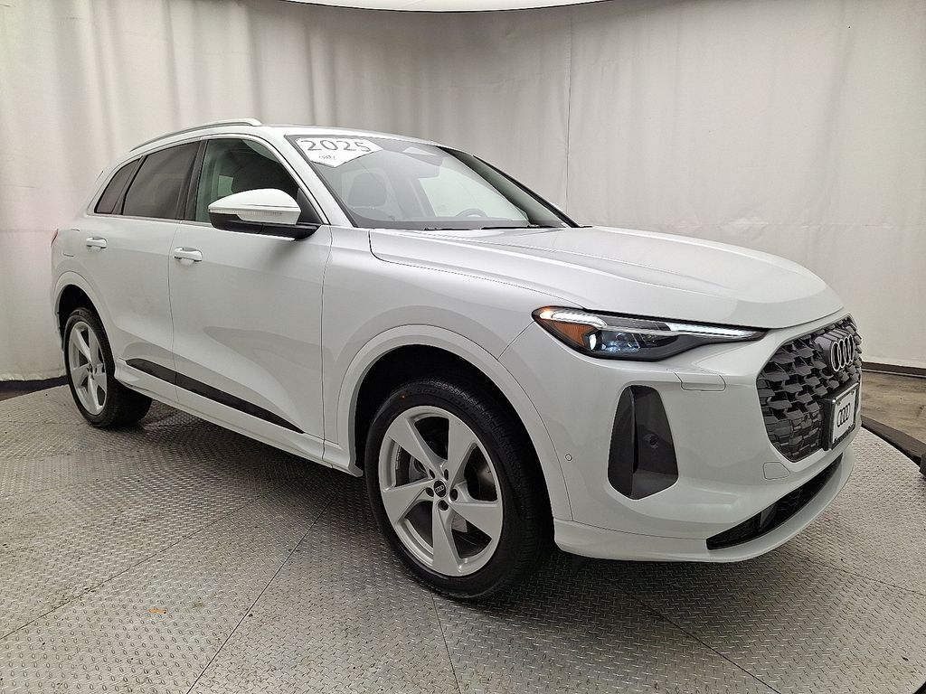 Thumbnail: 2025 Audi Q5 - 3