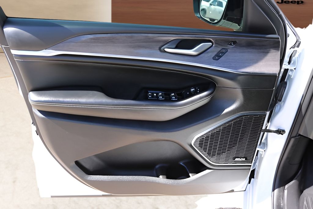 Used Car 2024 Jeep Grand Cherokee  Overland For Sale Under $50,000 In Austin, Texas