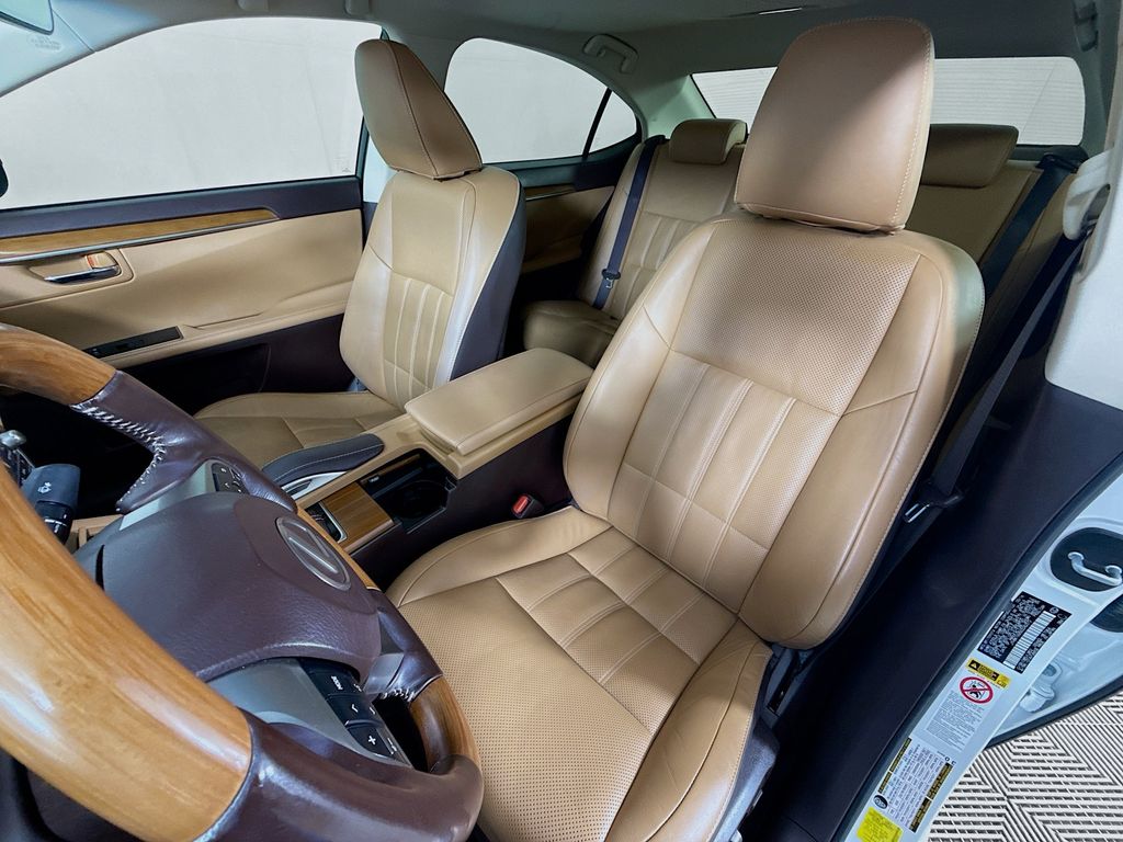 Thumbnail: 2016 Lexus ES - 21