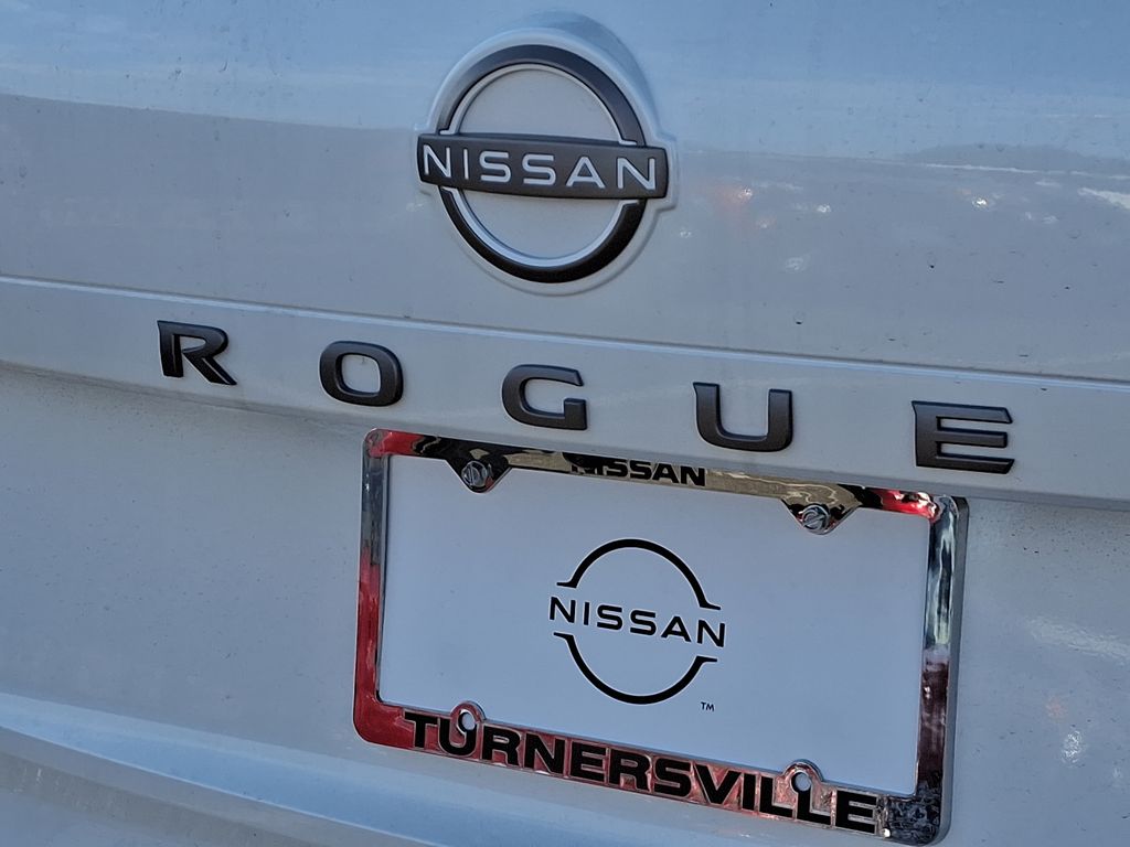 2025 Nissan Rogue SL 11