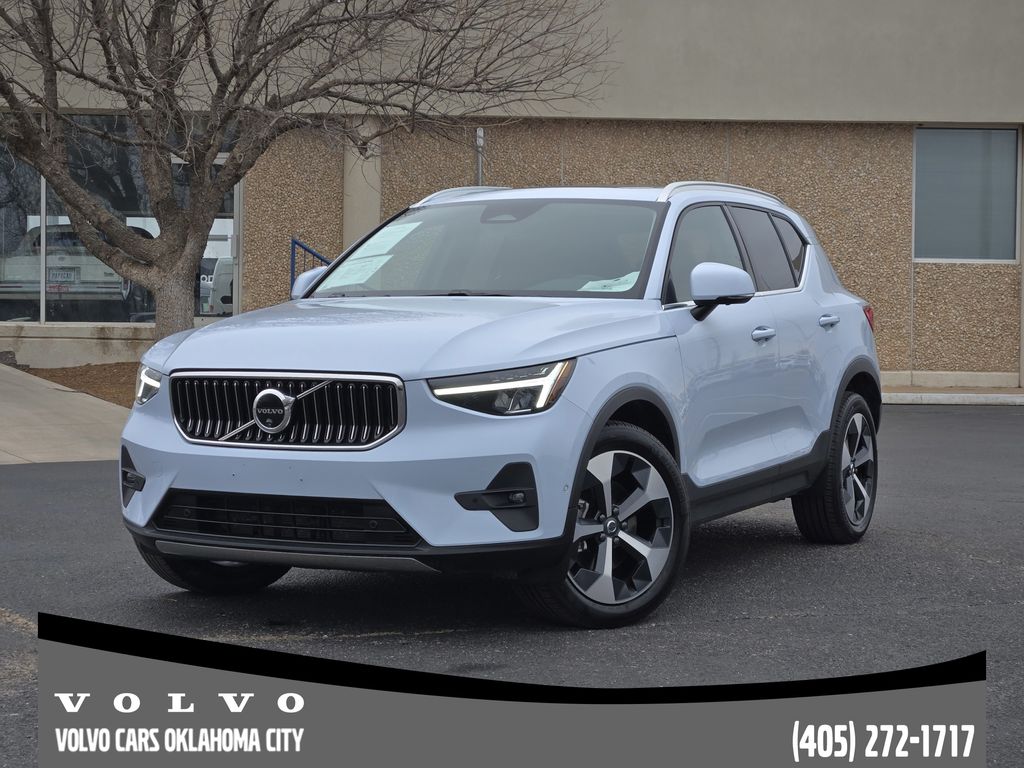 2025 Volvo XC40 B5 Plus Bright Theme AWD