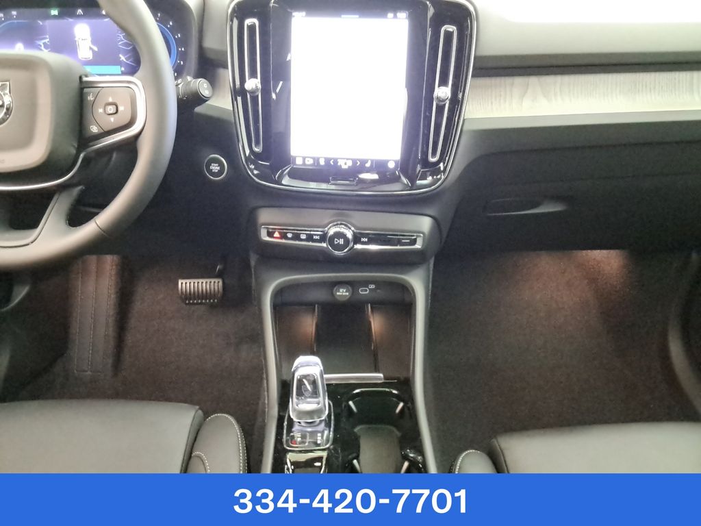 new 2025 Volvo XC40 car, priced at $37,599