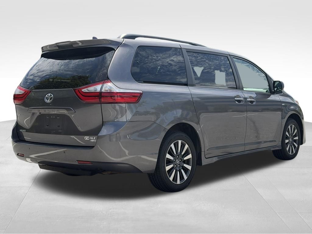 2018 Toyota Sienna XLE Premium 7 Passenger