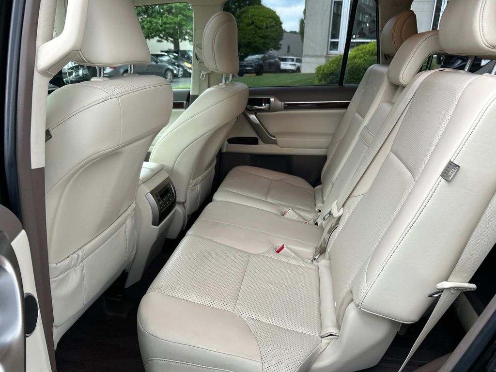 Thumbnail: 2014 Lexus GX - 18