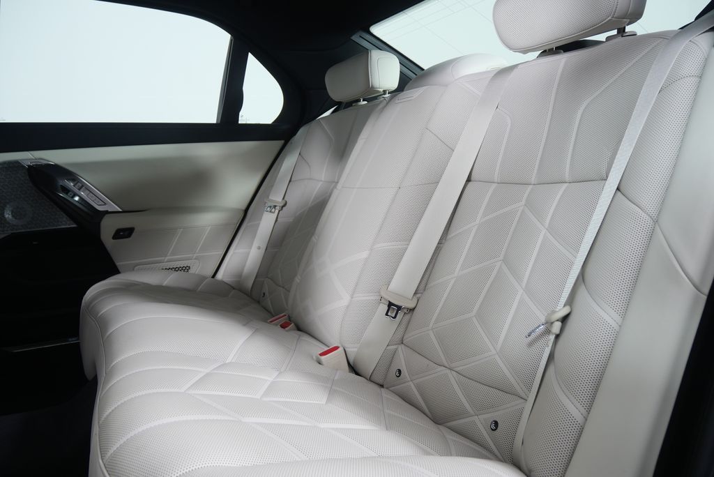 Thumbnail: 2023 BMW 7 Series - 16