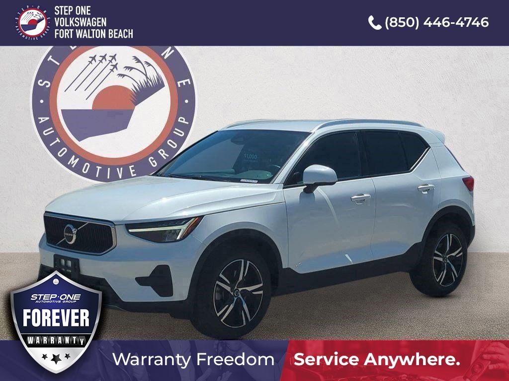 Crystal White Metallic 2023 Volvo XC40 B5 Core AWD SUV / Crossover All-Wheel Drive Automatic