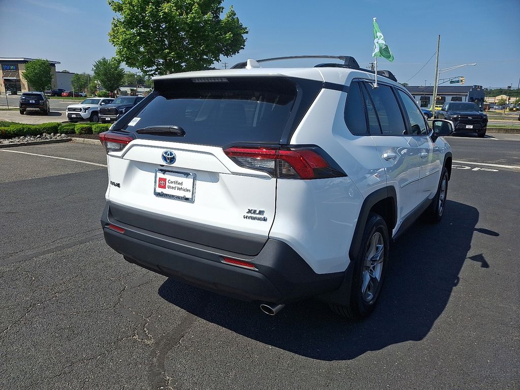 2024 Toyota RAV4 XLE 6
