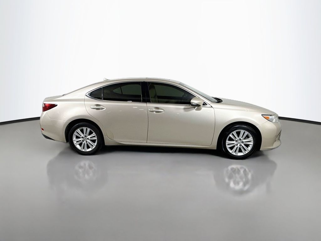 Thumbnail: 2014 Lexus ES - 4