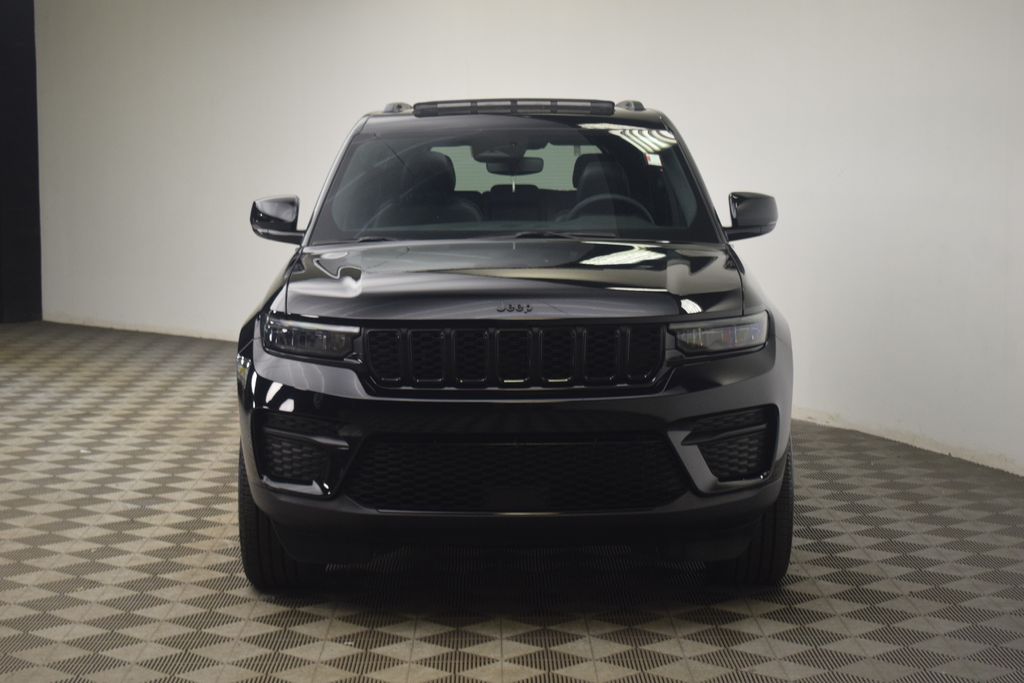 used 2024 Jeep Grand Cherokee car, priced at $32,000