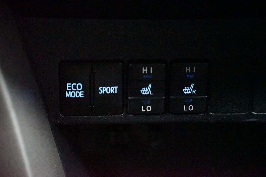 Thumbnail: 2017 Toyota RAV4 - 22