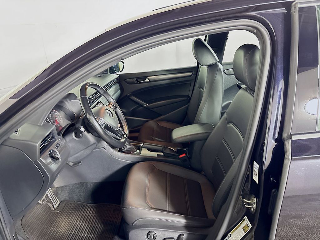 2021 Volkswagen Passat 2.0T R-Line
