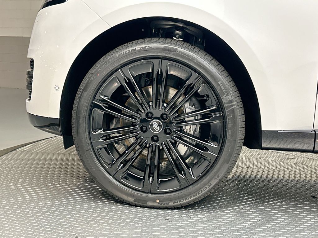 2025 Land Rover Range Rover SE 4