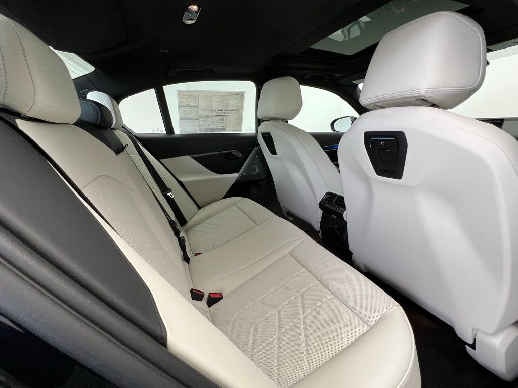 2025 BMW i5 M60 9