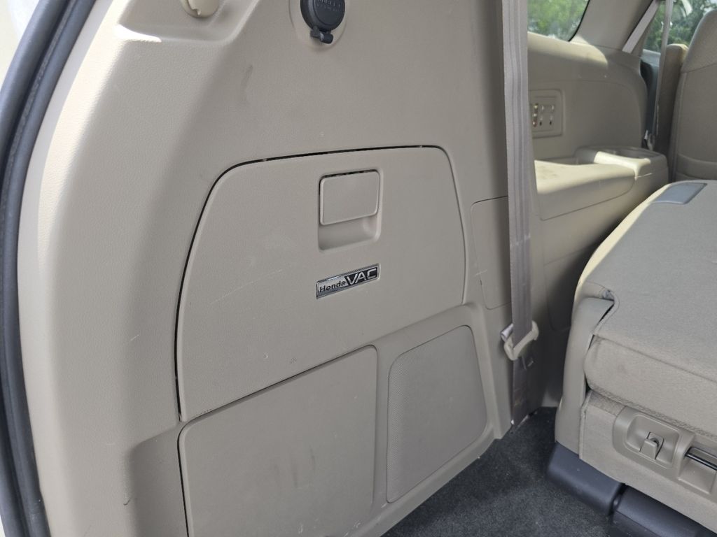 Used 2016  Honda SE image 24