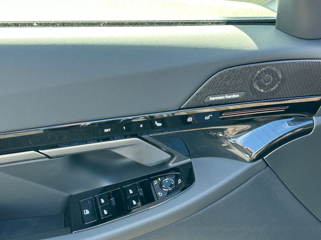 Thumbnail: 2026 BMW 5 Series - 12