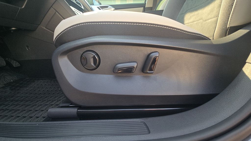 2025 Volkswagen Taos