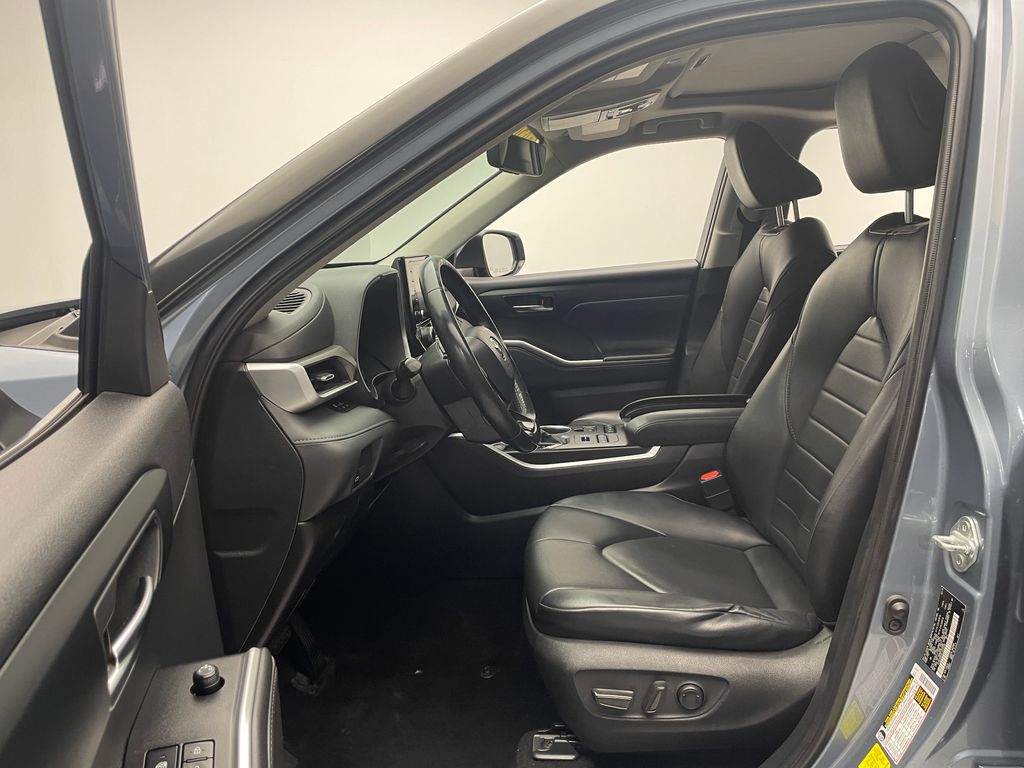 Thumbnail: 2020 Toyota Highlander - 12