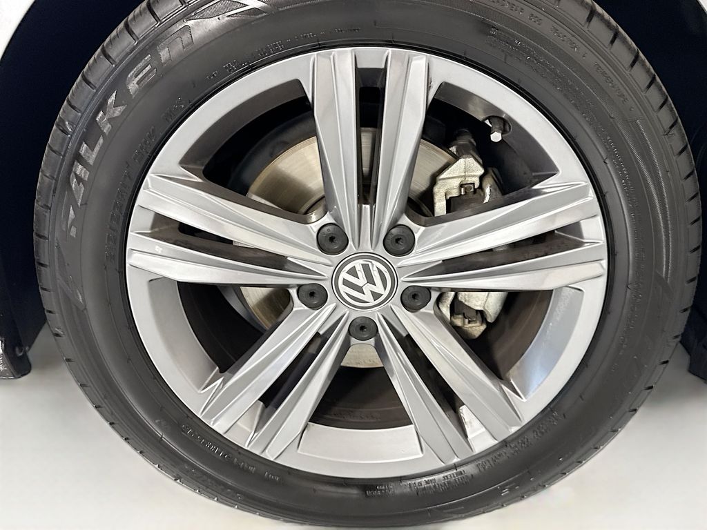 Thumbnail: 2021 Volkswagen Jetta - 32
