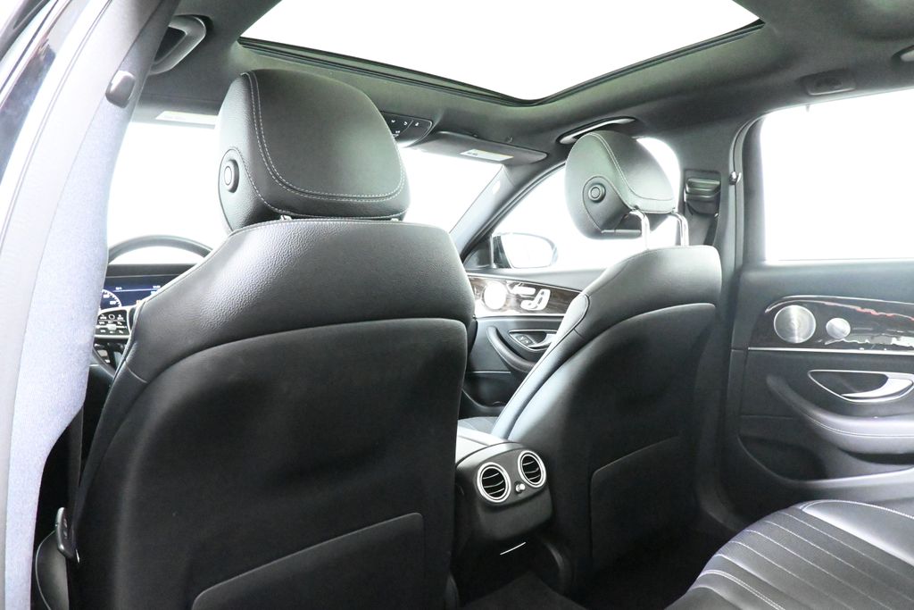 Thumbnail: 2020 Mercedes-Benz E-Class - 31