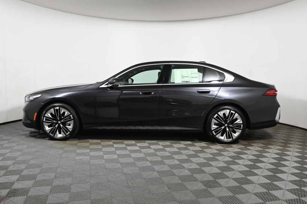 Thumbnail: 2026 BMW 5 Series - 2