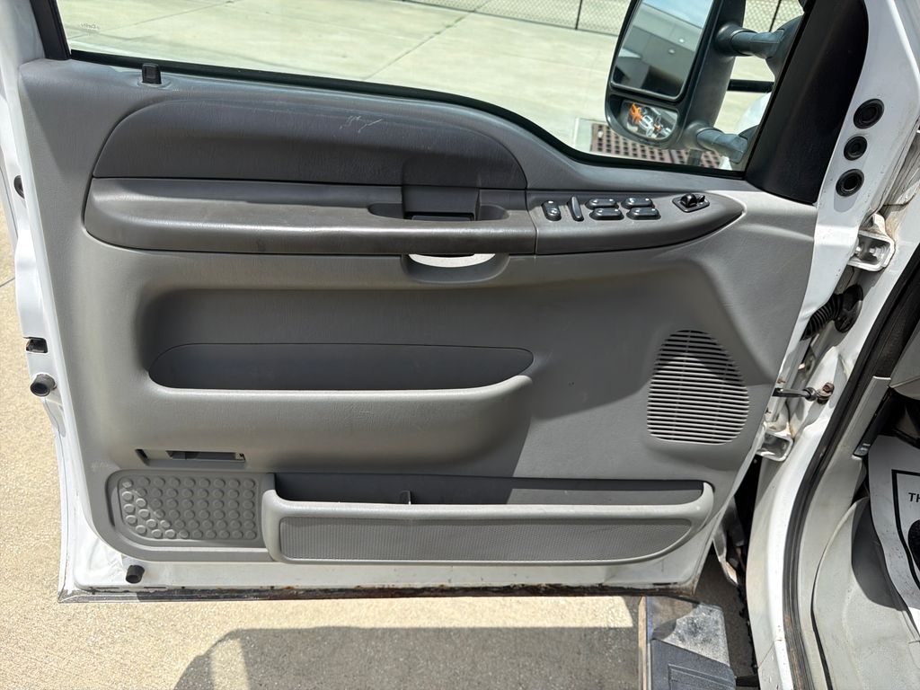 Used 2004  Ford XL image 15