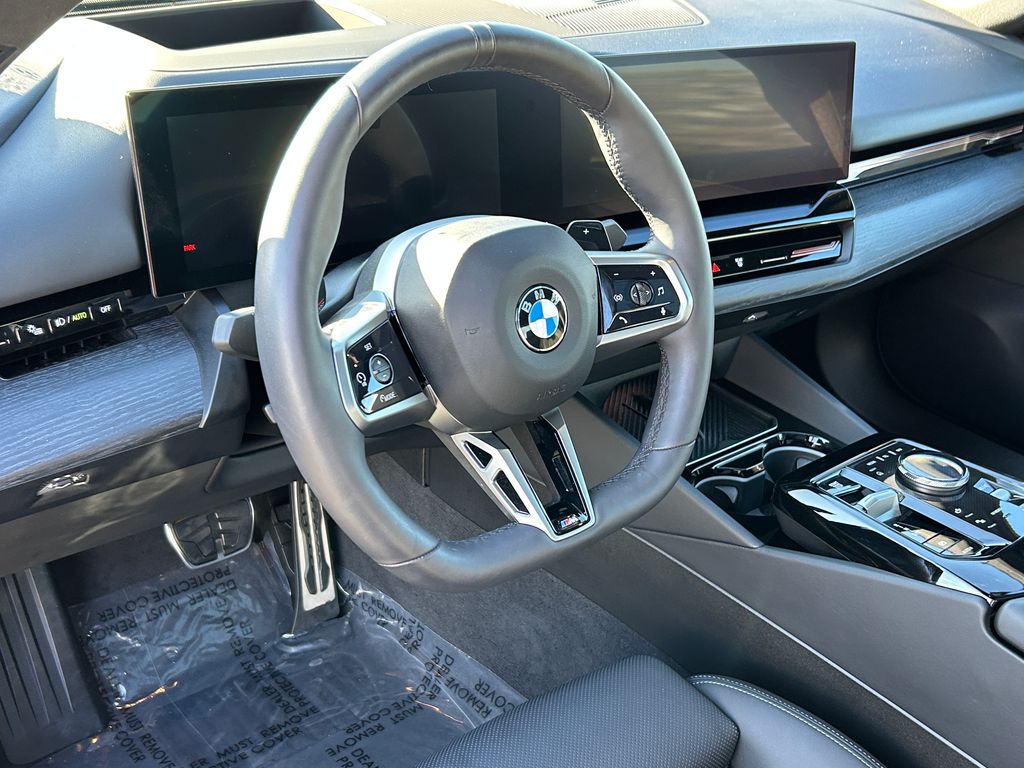 Thumbnail: 2025 BMW 5 Series - 13