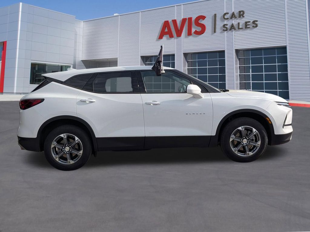 View vehicle photo 4