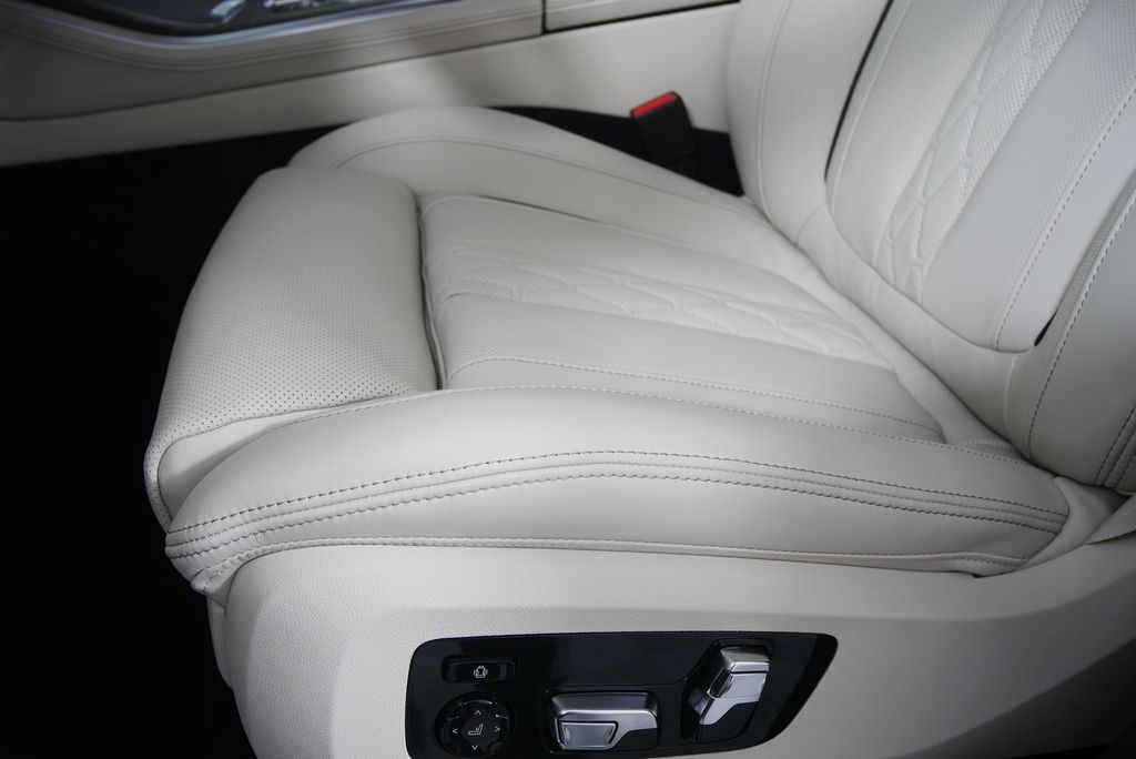 Thumbnail: 2026 BMW X5 - 10