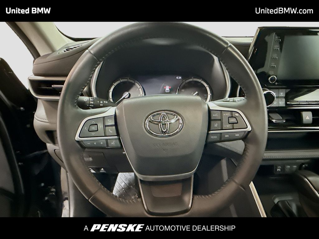 Thumbnail: 2022 Toyota Highlander - 6