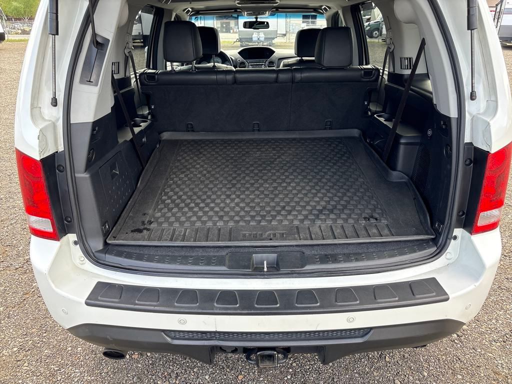 2014 Diamond White Pearl Honda Pilot Touring 4X4 SUV