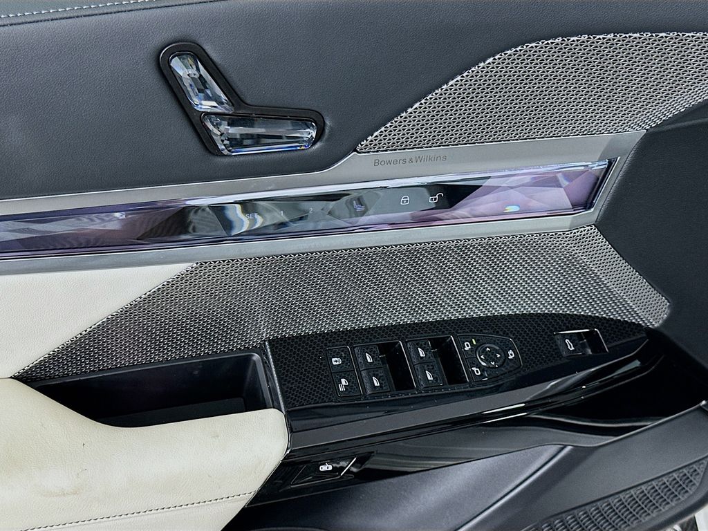 Thumbnail: 2023 BMW 7 Series - 18