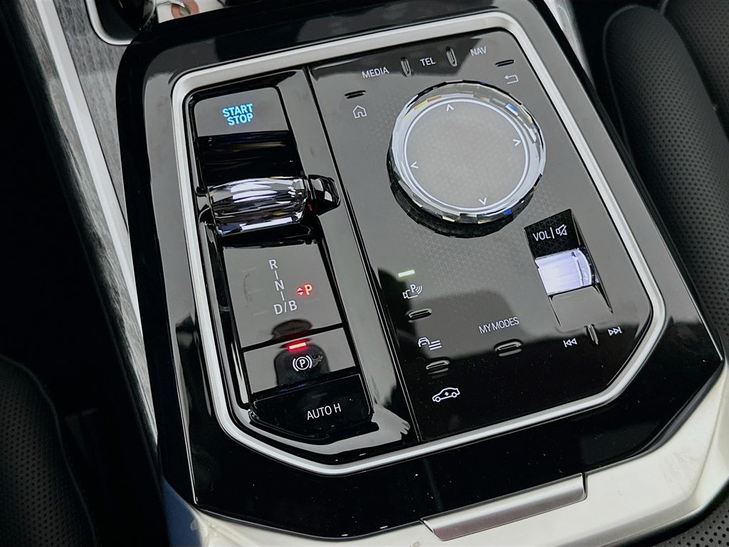 Thumbnail: 2025 BMW i7 - 15