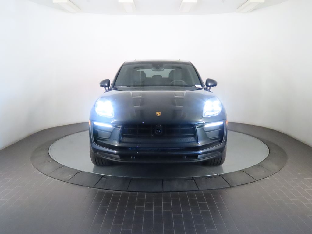 Thumbnail: 2026 Porsche Macan - 10