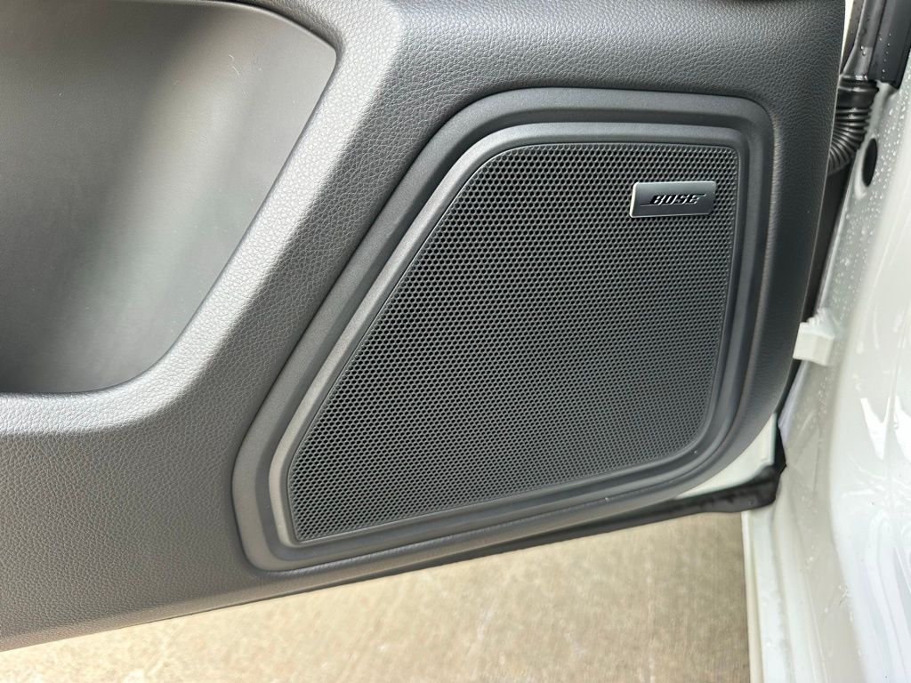 Thumbnail: 2026 Porsche Macan - 22