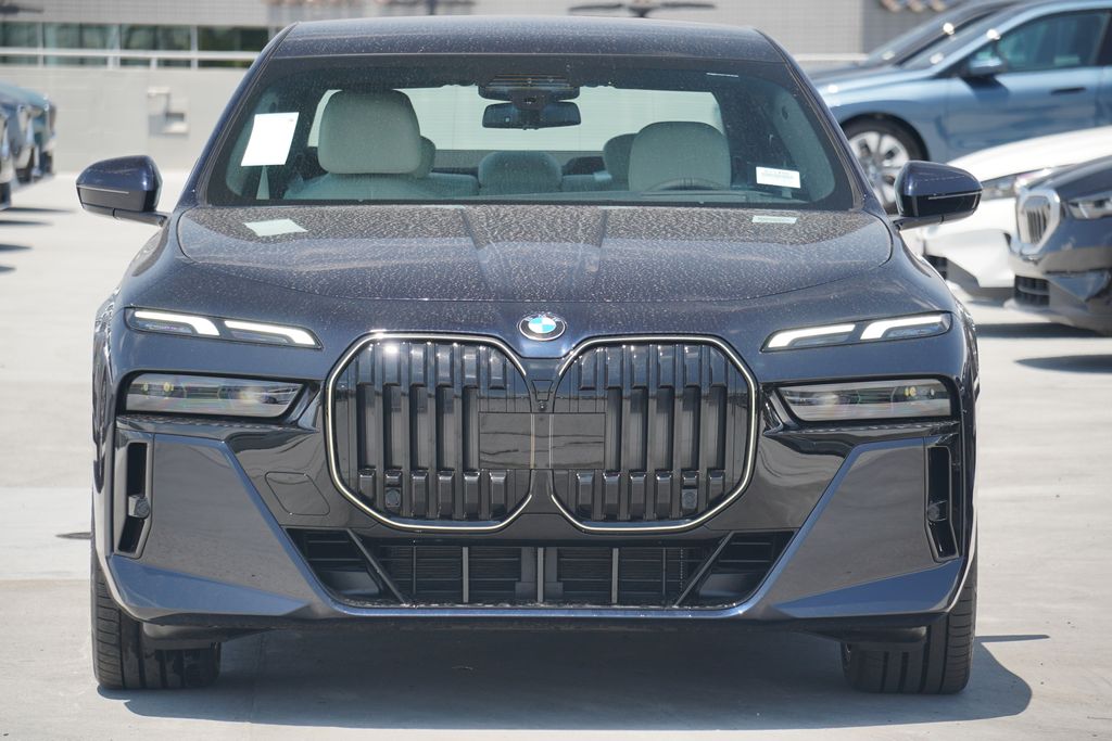 2025 BMW 7 Series 760i xDrive 2