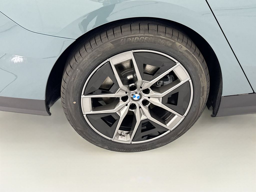 Thumbnail: 2026 BMW i5 - 32