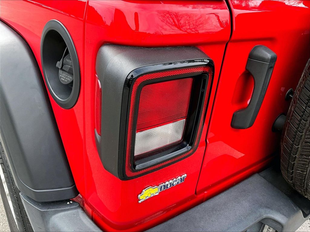 2023 Jeep Wrangler — photo 33